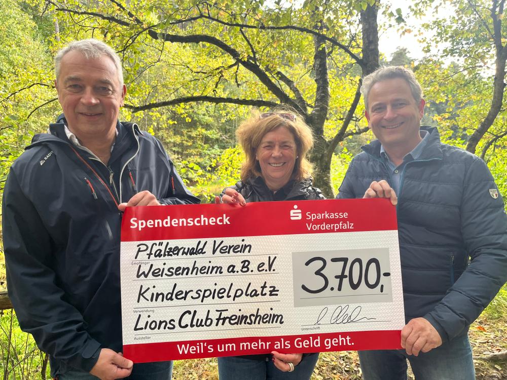 Scheckübergabe der Lions Freinsheim