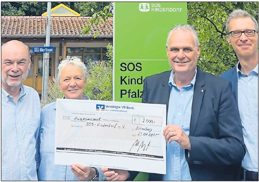Scheckübergabe an das SOS-Kinderdorf Pfalz